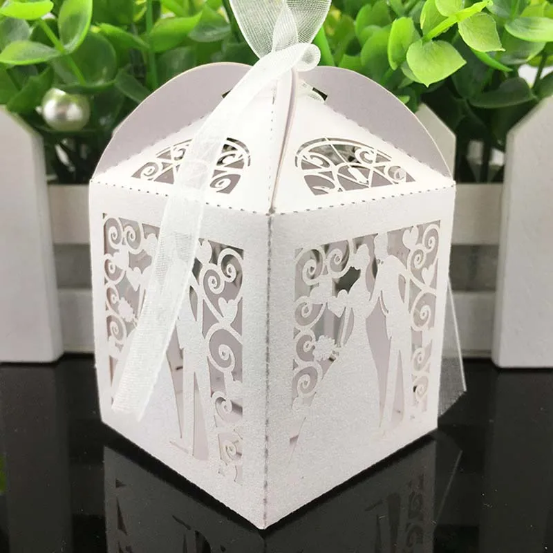 

50Pcs/set Hollow Out Love Heart Laser Cut Paper Candy Boxes Purple beige white pink Gift Bag Wedding Baby Shower Party Favors
