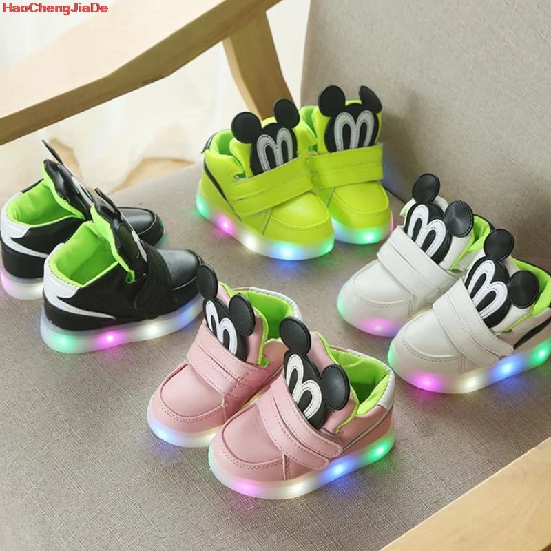 الاطفال LED رياضية جديد الربيع الأطفال الملونة وامض مصباح ليد الفتيات حذاء كاجوال نجوم الفتيان حذاء مع أضواء حجم 21-30