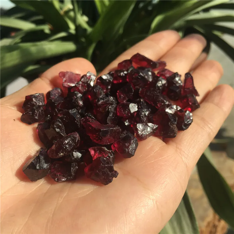 100 г высококачественные натуральные камни и минералы винно-красный гранат необработанный драгоценный камень целебные кристаллы маленького размера гравий для изготовления ювелирных изделий