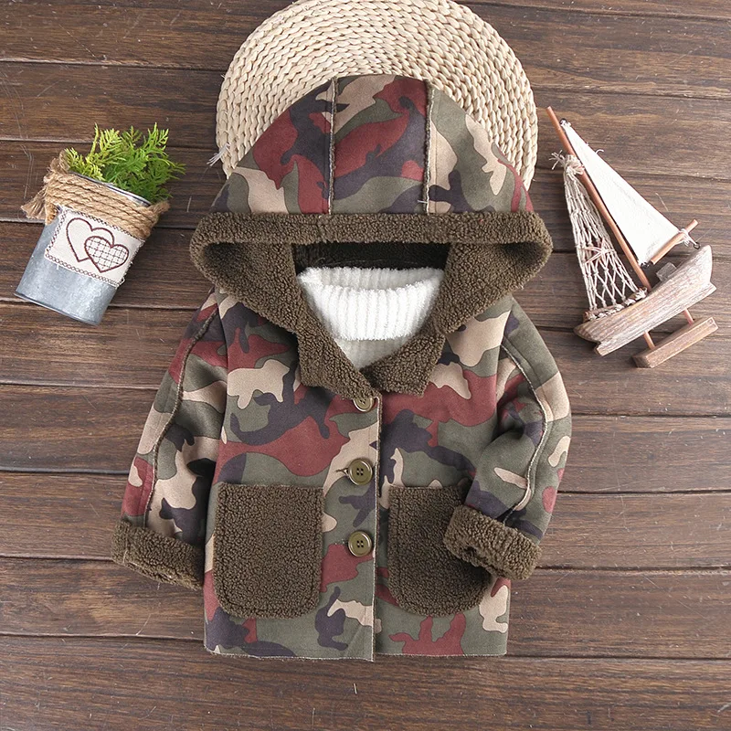 

2017 new casual children's jacket Boy autumn and winter camouflage jacket Boy with hood coat Boy plus velvet thick warm jacket