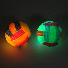 Новинка 1 шт. игрушка для жевания собаки мигает в форме футбольного мяча светодиодный звук надувной шар забавные игрушечные домашние питомцы