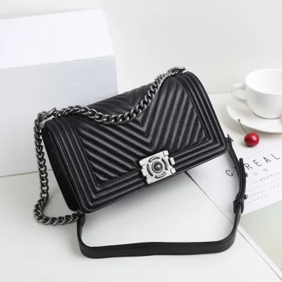 

New Classic Linger Chain Pack Leather Lock Button,Single Shoulder Slant Pack, Fashion Woman's Leather Bag Wholesale