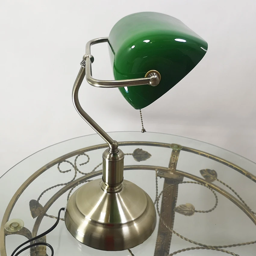 Классические зеленые настольные лампы в стиле ретро с выключателем с вытяжной цепью, стеклянный абажур, кронштейн из сплава для спальни, прикроватные офисные винтажные настольные лампы