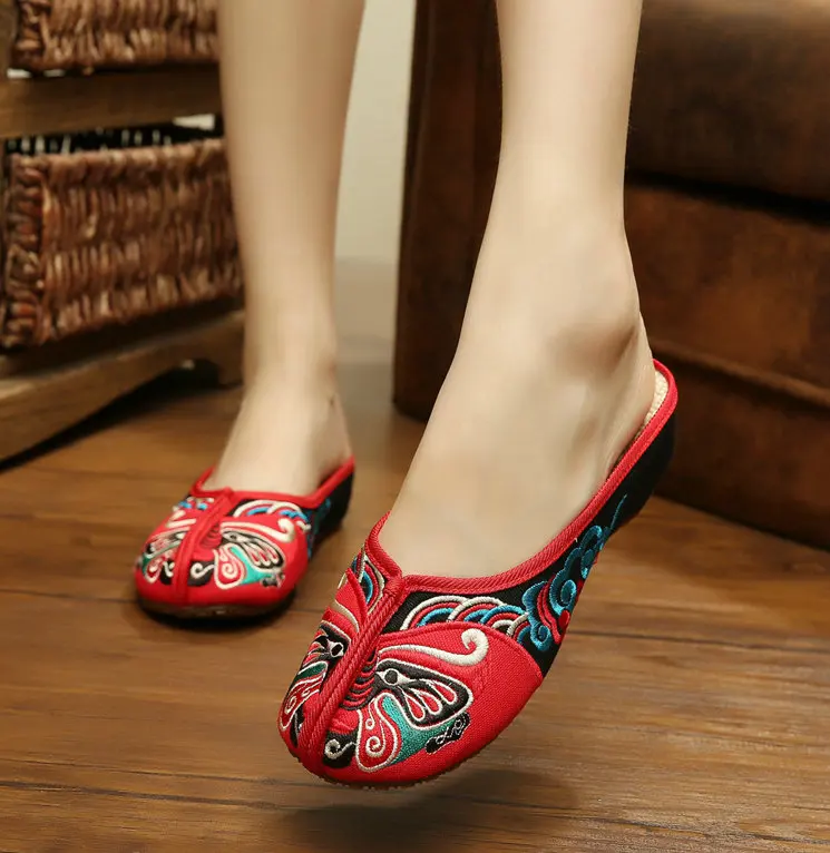 Veowalk/женская летняя обувь ручной работы с вышивкой в стиле оперы; Модные женские домашние тапочки в стиле «Старый Пекин»; повседневная мягкая обувь; Mujer; размера плюс - Цвет: Красный