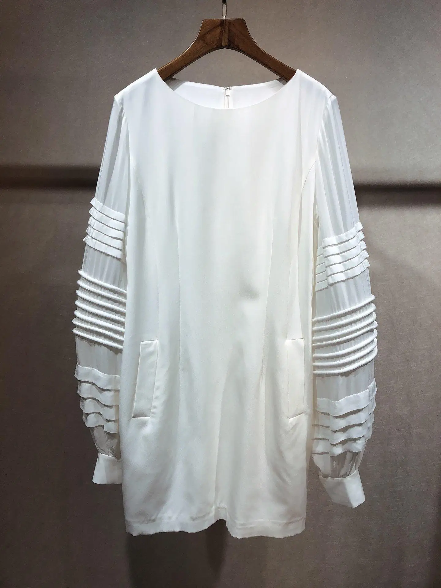 

2019 new ladies fashion pleated striped long sleeve round neck dress 0718