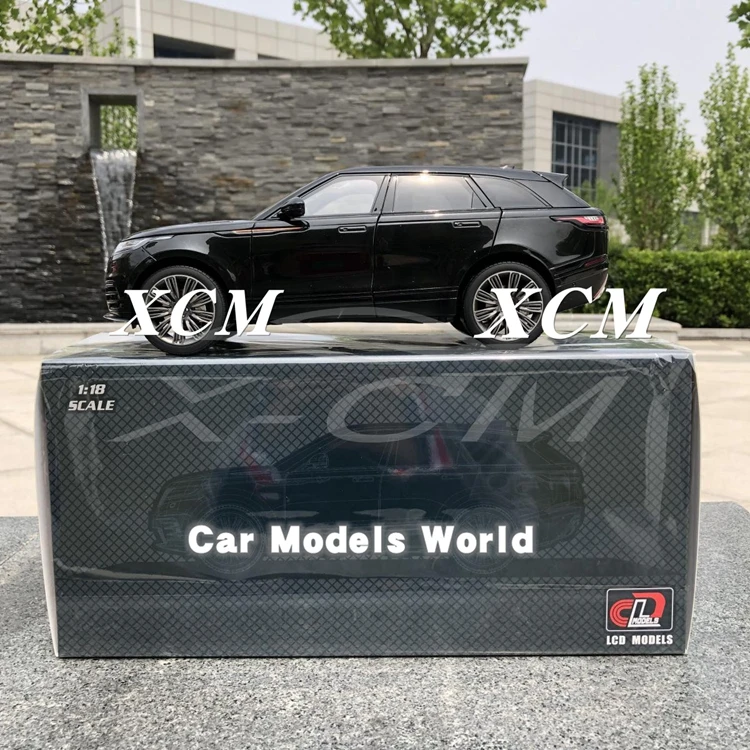 Литая модель автомобиля для ЖК Velar 1:18(черный)+ маленький подарок