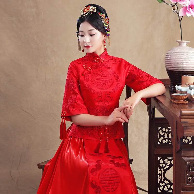 

Bride Long Chinese Dress Red Vintage Cheongsam Women Traditional Wedding Qipao Top Horn Sleeve Oriental Style Dresses Cheongsams