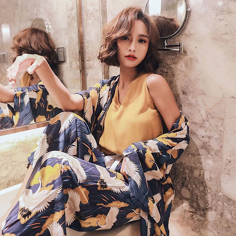Beste 4Pcs Vrouwen Pyjama Set Comfort Katoen Satijn Elegante Kraanvogel Gedrukt Nachtkleding Jas + Vest + Broek + Shorts homewear Vrijetijdskleding