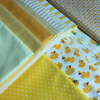 

Small pieces of yellow denim cute little yellow duck BJD small cloth salon baby clothes dress dress cloth doll accessories