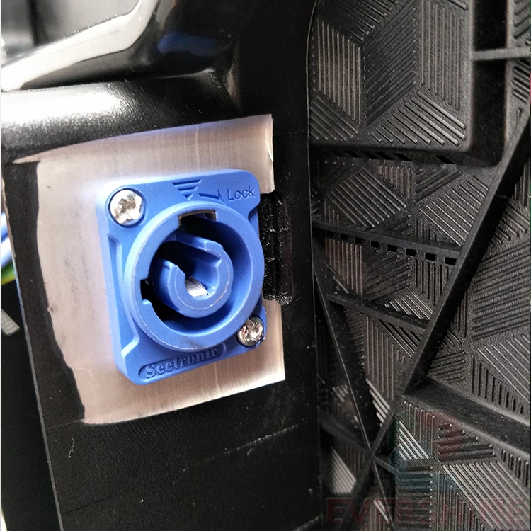 2017 the most popular indoor HD small spacing 2.976mm led display screen P2.976 led display die-casting cabinet video wall (4)