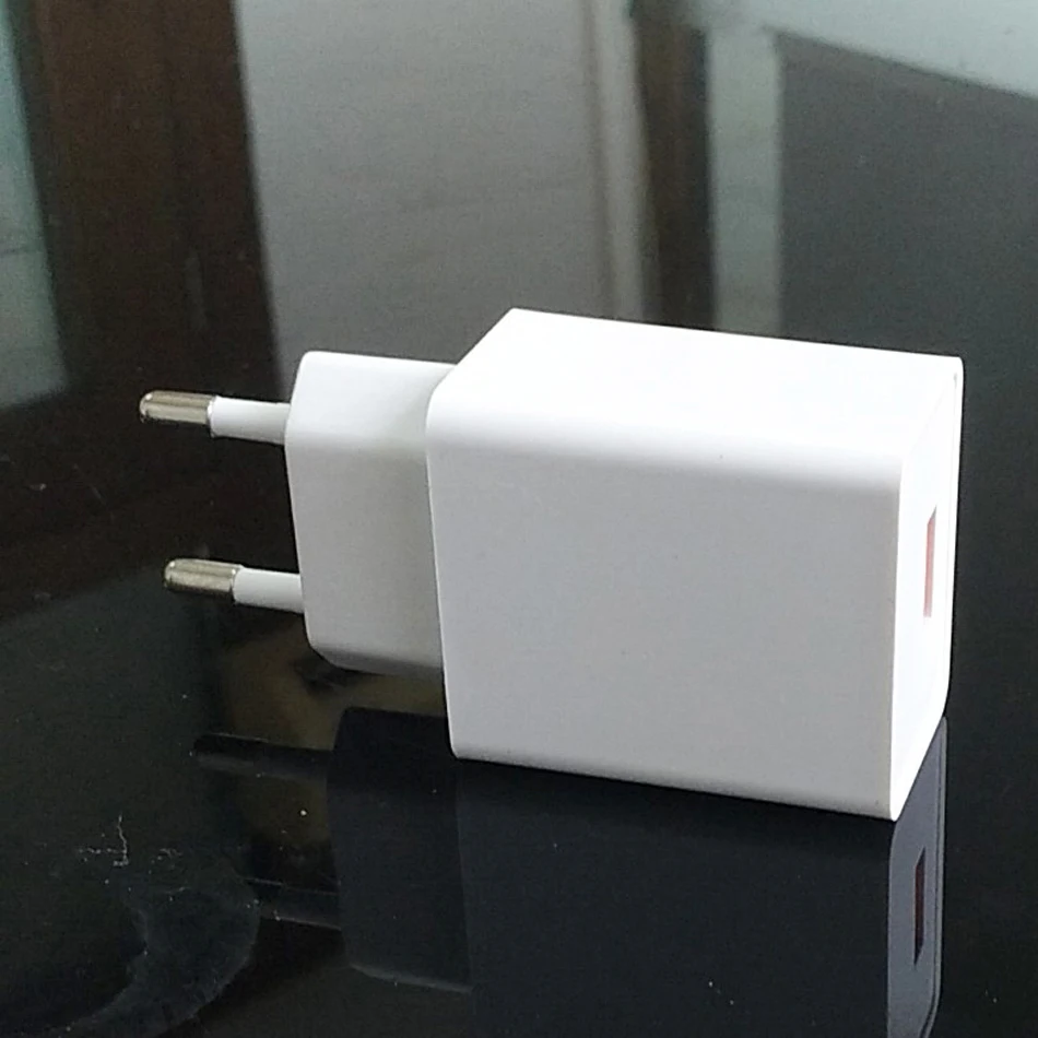 Ugreen USB Charger 18W Quick Charge 3.0 Mobile Phone Charger for iPhone Fast QC 3.0 Charger for Huawei Samsung Galaxy S9+ S10 S6 S5