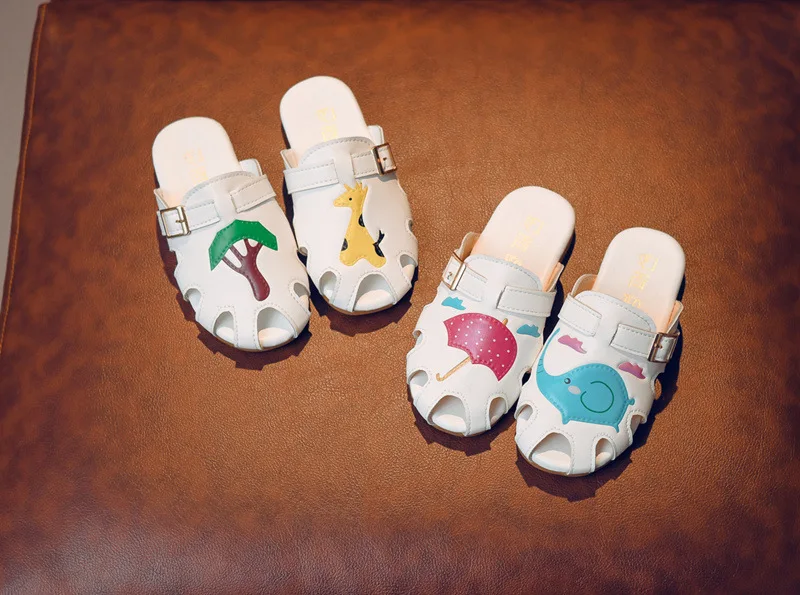 Новые летние детские тапочки, модные сандалии для девочек с рисунком, детская обувь, размер 26-36