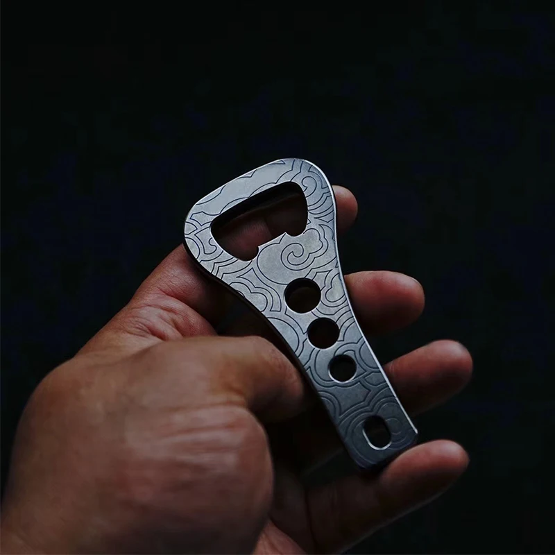 

1PC KASFLY Caesar's EDC Product Seiko Titanium Alloy Opener High Hardness Beer Starter Bottler Portable Keychain Pendant Tool