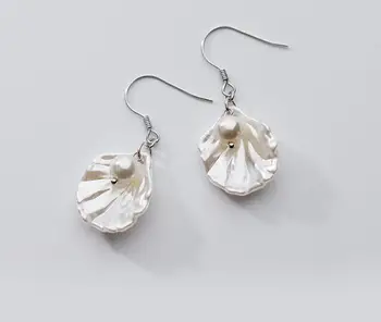 

Round Pearl on the Shell Shape Earrings 100% Real. Sterling Silver 925 Fine Jewelry gtle2080