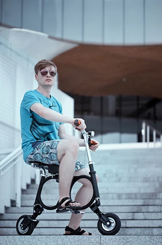 Электрический скутер AIRWHEEL E3 невероятно компактный складной электровелосипед с