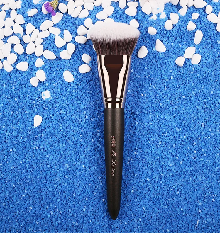 

1pcs Magic wand European Restoration Wooden handle Loose powder type Cosmetic brush Eyeshadow Shadow Brush Foundation Blending