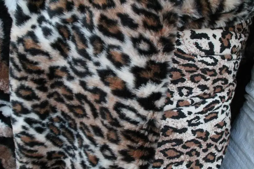 Tecido de pelúcia imitação de leopardo, tecido