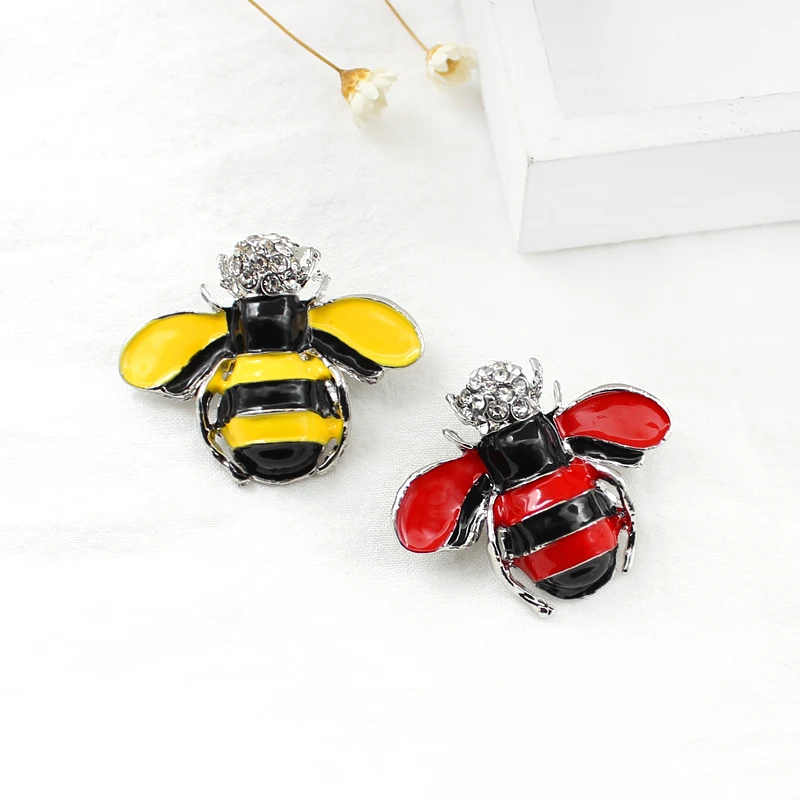 

Bee inlay crystal stone cartoon insect two-color brooch Exquisite fashion creative personality badgeLadies dress accessories