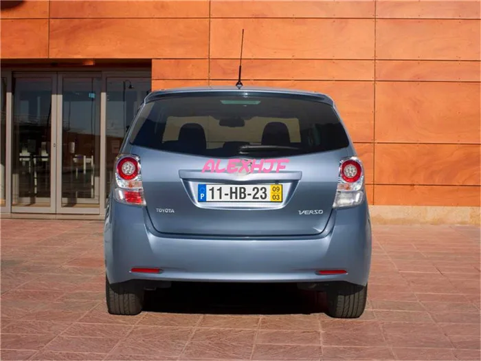Toyota-Verso_2010_conew1