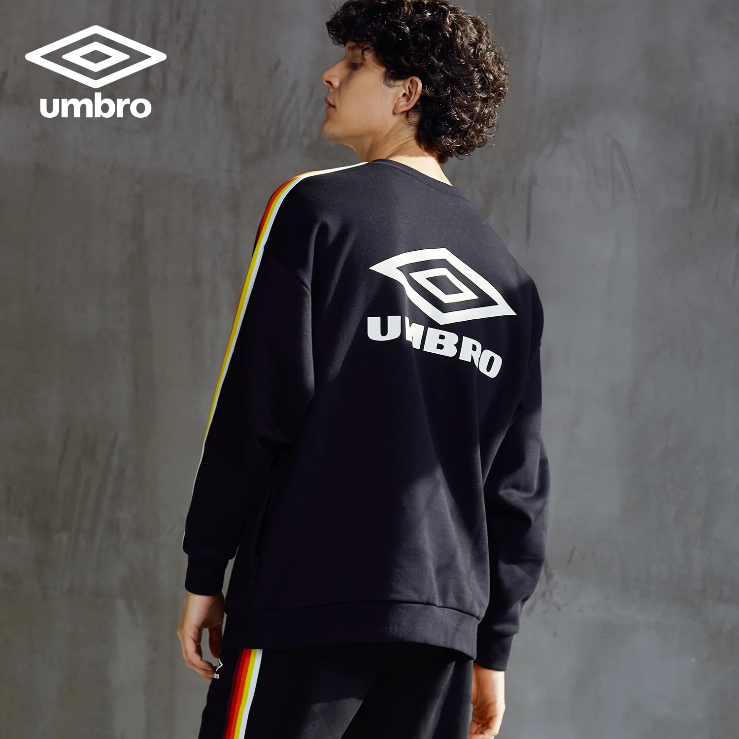 Umbro осенний мужской пуловер и флисовый свитер с круглым вырезом с радужной бахромой черный UI184AP2429