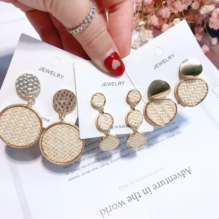 AOMU Fashion Metal Wafer Handmade Round Circle Shape Rattan Straw Weave Long Drop Earrings For Women Dangle Pendientes Holiday