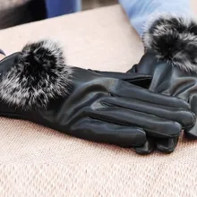 Новые зимние женские перчатки, утепленные флисом, теплые водонепроницаемые перчатки из искусственной кожи, перчатки из кроличьей шерсти с помпонами, высокое качество