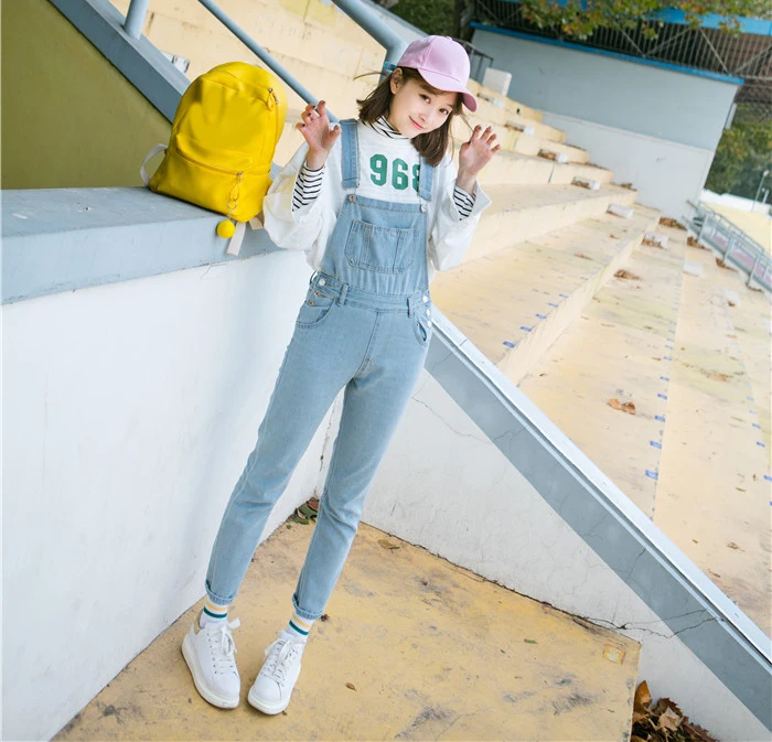 Autumn and winter Korean women's high waist row buckle show thin light color loose nine points jeans suspenders small feet suspender (4)
