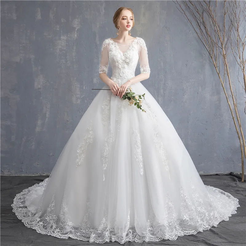 2019 Bride White Lace Flower Wedding Dresses Elegent V-neck Half-sleeve Tulle Long Wedding Dress Luxury Vintage Wedding Dress 2019 Bride White Lace Flower Wedding Dresses Elegent V-neck Half-sleeve Tulle Long Wedding Dress Luxury Vintage Wedding Dress