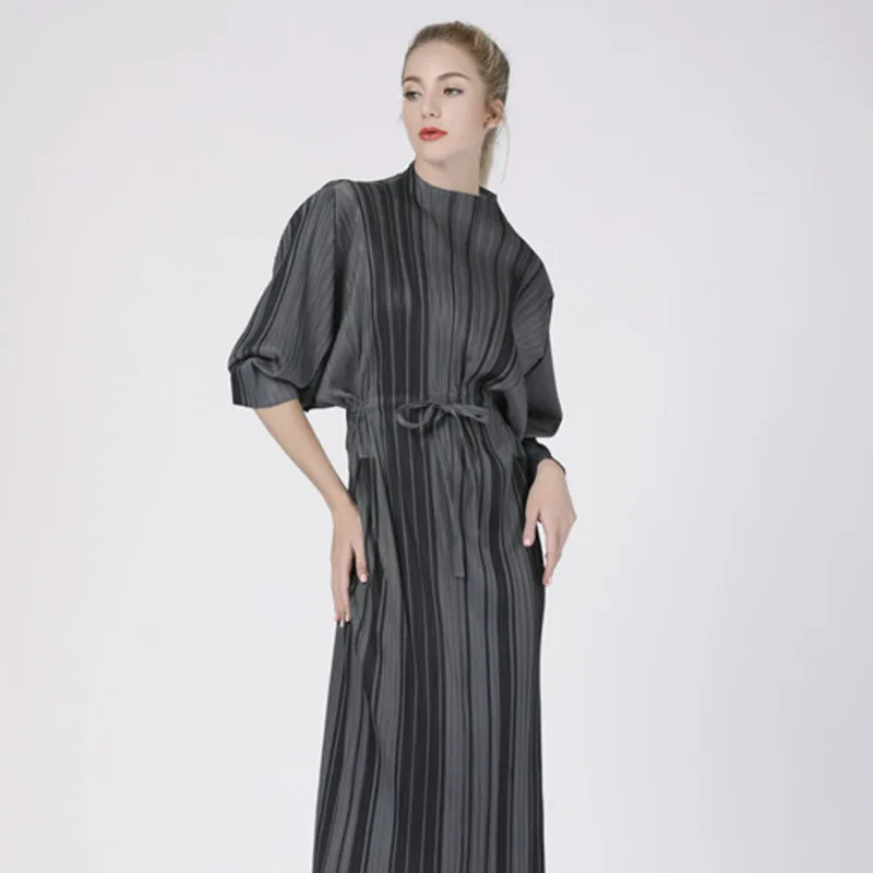 

DEAT 2019 New Summer Fashion Women Pleated Clothes Thin Roudn Neck Batwing Sleeve High Waist Belts Striped Dress WF78202