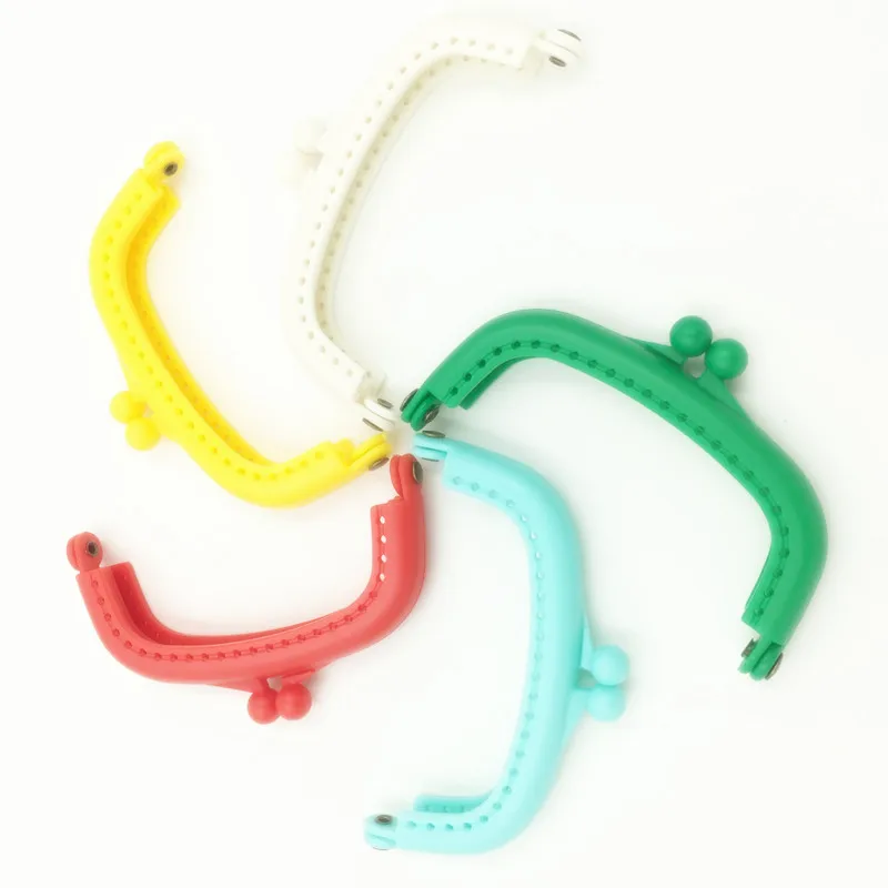 

5Pcs/lot Fashion Mixed DIY Plastic Coins Purse Arc Arch Frame Kiss Clasps Handbag Handle 9x5cm