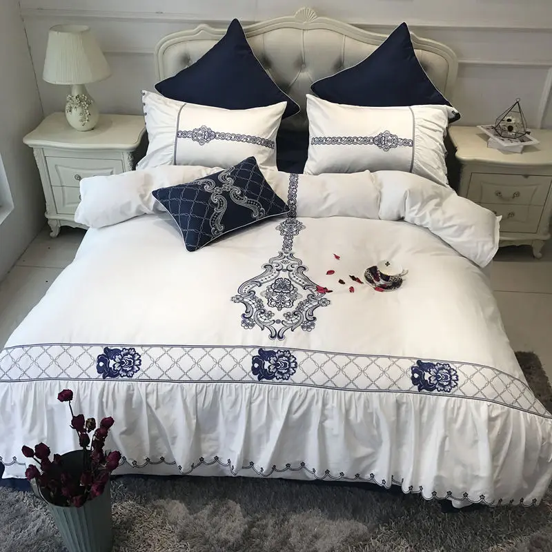 4/7Pcs Blue and white porcelain Embroidery Luxury Orientalism Bedding Set King Size Queen white