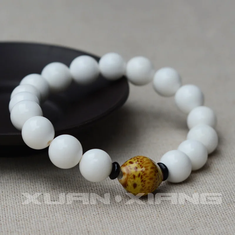 

Drop shipping Women Bracelets Bangles 2018 New Style White Tridacna Beads Bracelets Hand String Gift for Women Fashion Jewelry