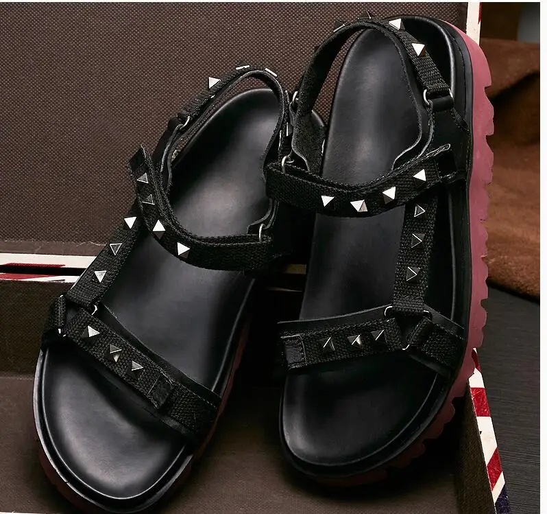 

Rivets Summer Mens Flats Sandals Fashion High Quality Genuine Leather Men Sandals beach outdoor slippers