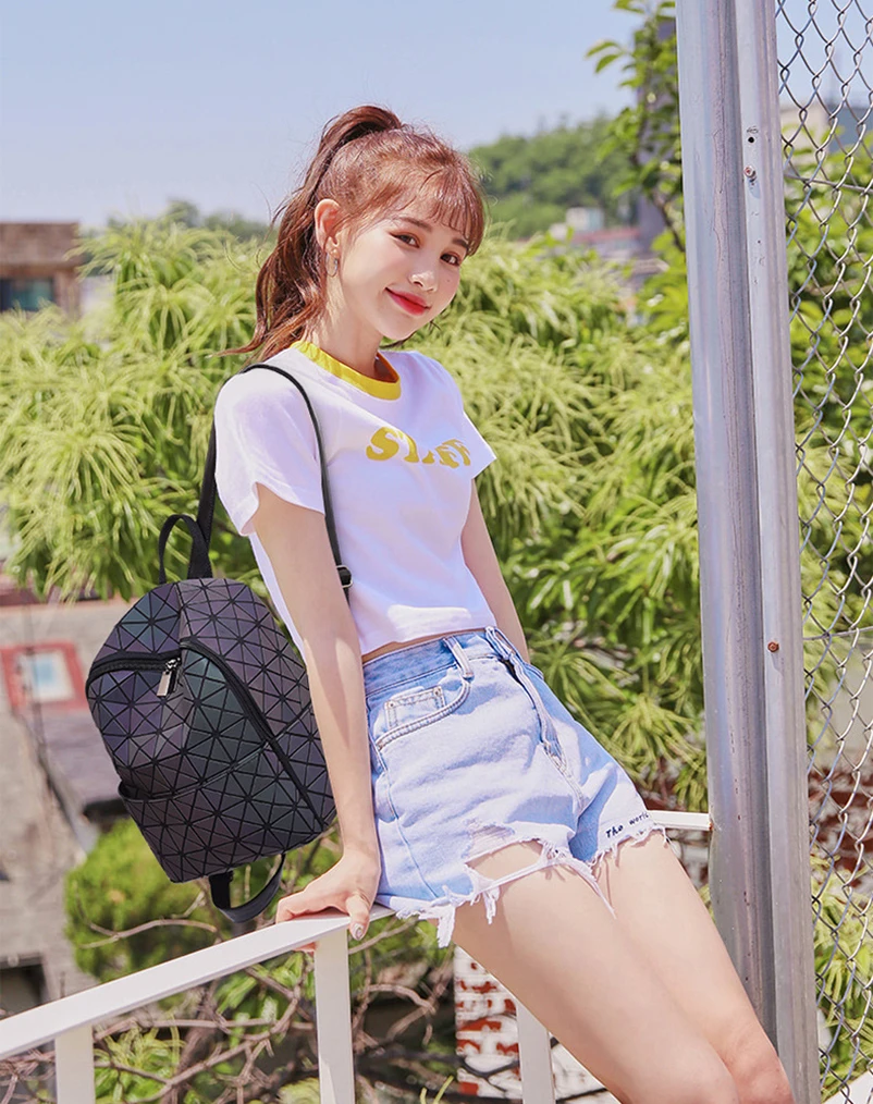 Nevenka Luminous Backpack Women Leather Geometric Backpacks Diamond Lattice Drawstring Backpacks Holographic Backpack Purse 201803