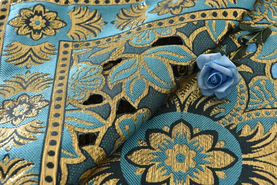 Latest 2 pcs/set Round 140cm Bright Blue Sky Dinner Linens Luxurious Sequin Side Tablecloth Poker Desk Decor Accessories