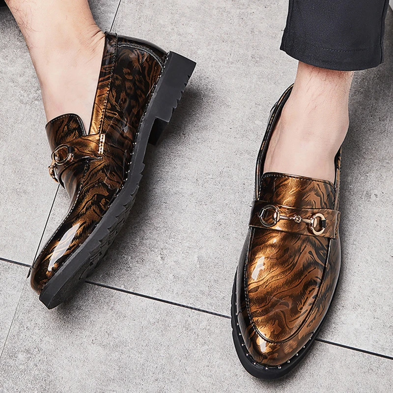 Comprar Zapatos de vestir de charol para Hombre Zapatos de vestir gruesos bajos de marca italiana de lujo de moda para Hombre Zapatos formales de deslizamiento en la parte superior de punta con estampado