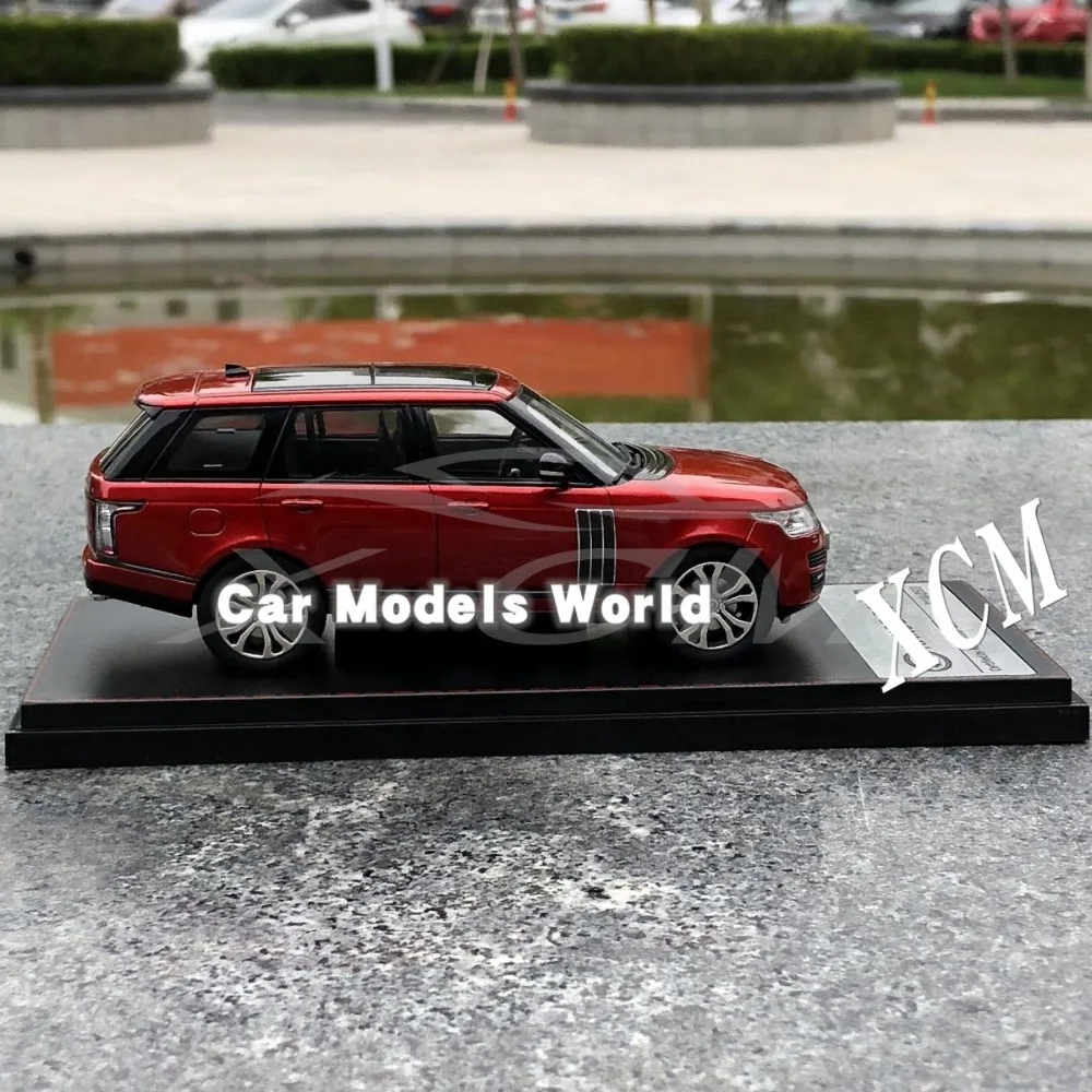 Литая модель автомобиля для ЖК-моделей 1:43(красный)+ маленький подарок