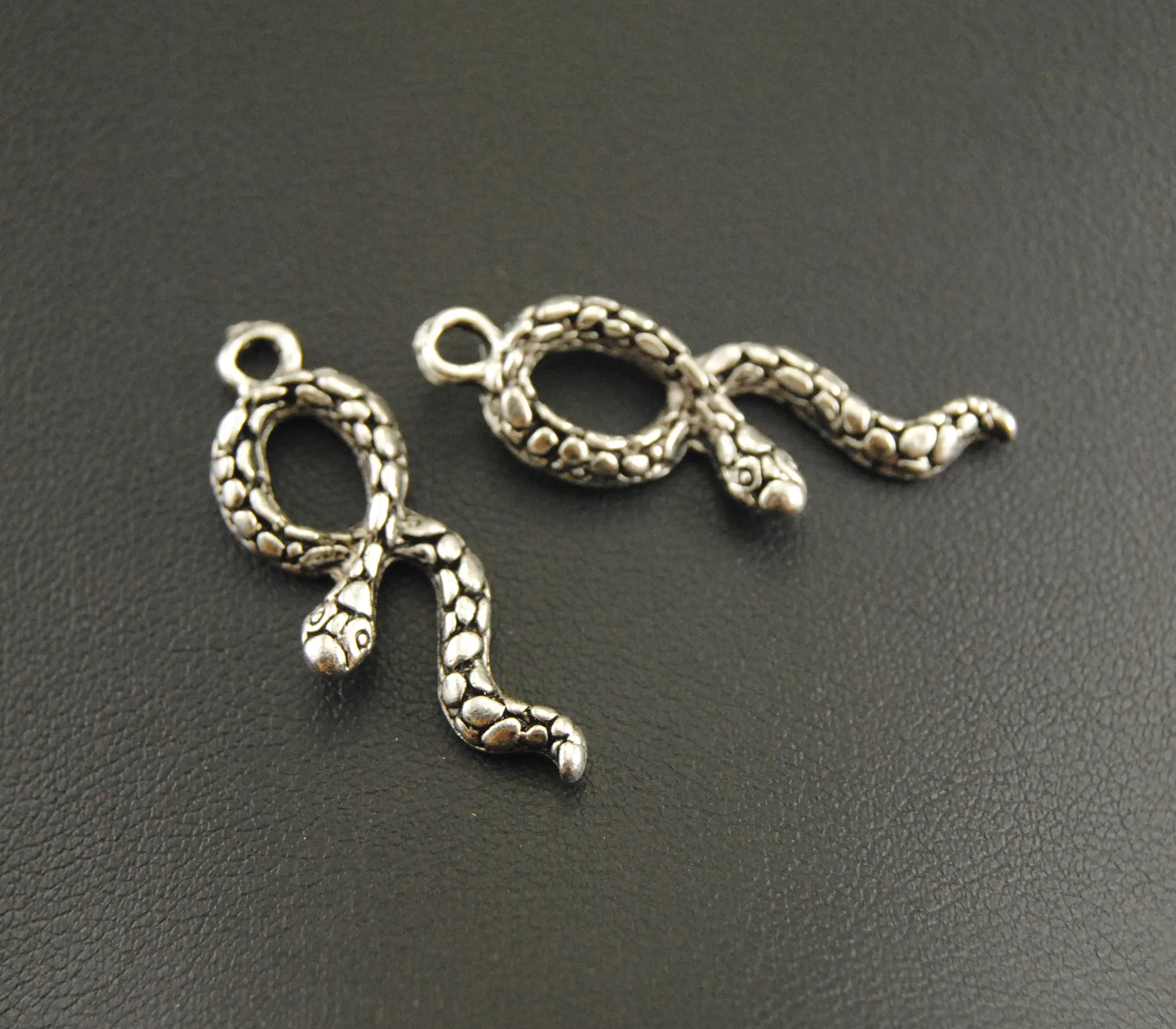 

10pcs Antique Silver Metal Alloy Snake Charm Fits Bracelets Jewelry Making A1257