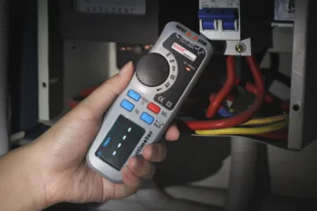 

Multifunction Digital Multimeter BSIDE ADM92CL Color LCD Display Multimetro Auto Range True RMS Temp Tester Voltmeter Ampermetr