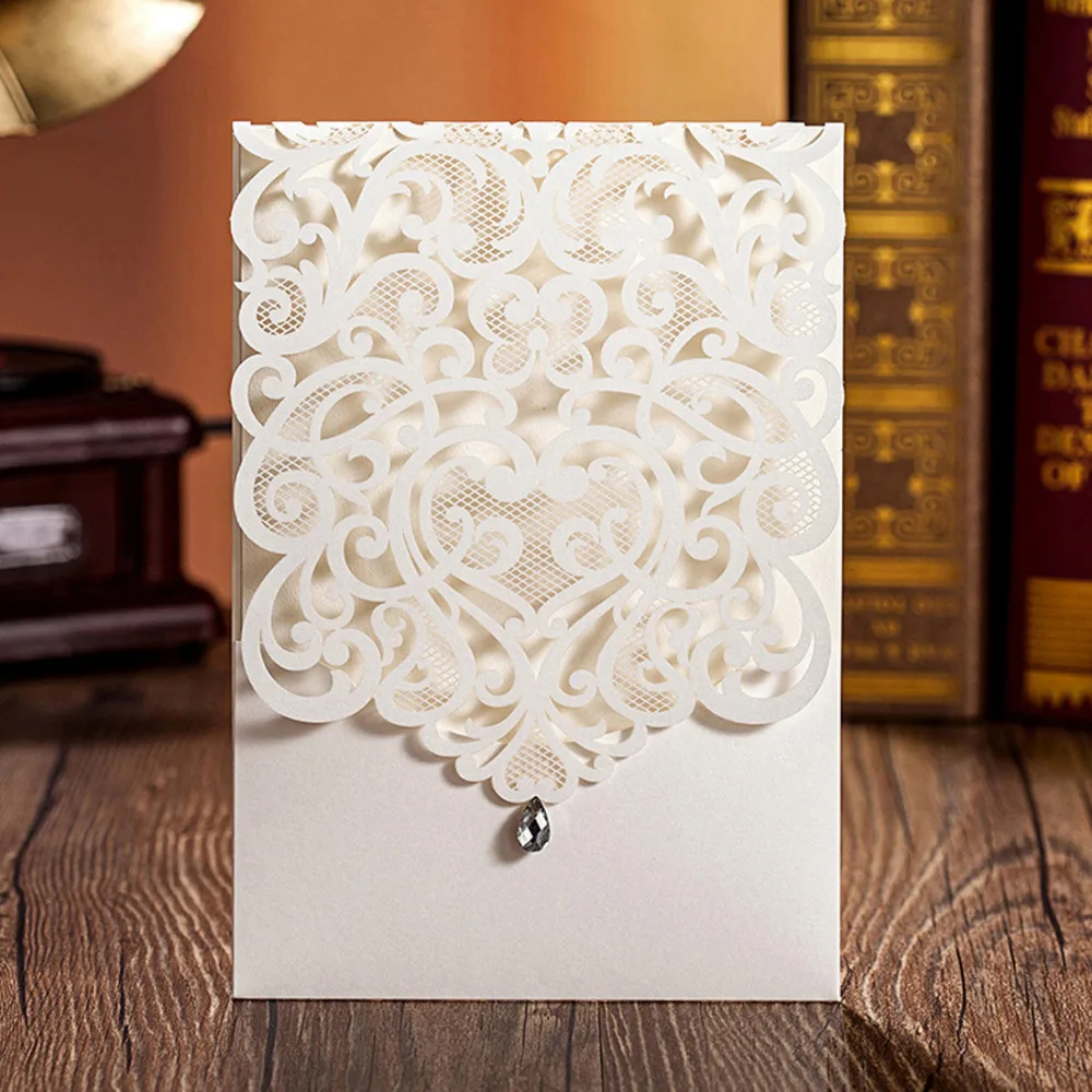 WISHMADE Bílé zlato Laserové řezané svatební pozvánky Elegantní krajkové květy s válečnými pozvánkovými karetky Customizable Printing50ks / lot
