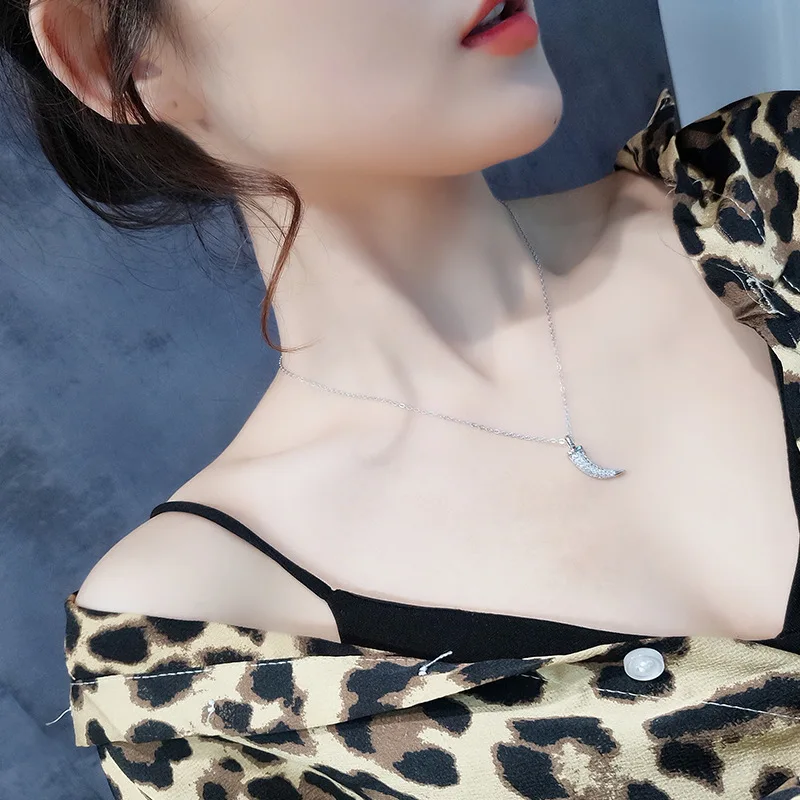 

UILZ Exquisite Horn Shape Inlaid Zircon Pendant Trend Copper Rose Gold Color Short Necklace for Women Jewelry Girl Gift UN243