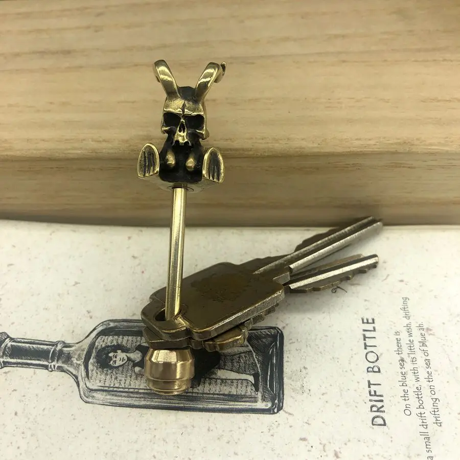 

Multifunction Outdoor Tools EDC Solid Brass Creative Personality Brass Devil Key Chain Simple Keyring