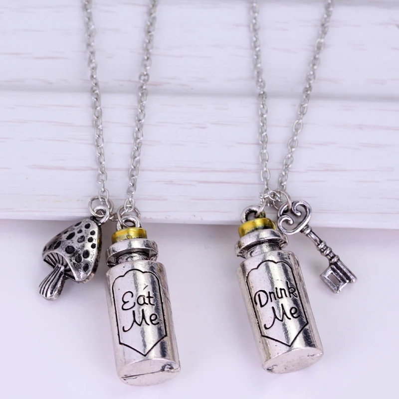 

Movie Alice in Wonderland Necklace Cute Eat Me Drank Me Bottle Pendant Necklace for Couples Valentine's Day Gift
