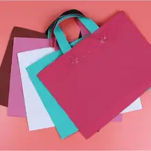 300 шт., Пользовательский логотип пластиковая сумка для покупок матовый упаковка для одежды пакеты с ручками High-end Костюмы товары для магазина