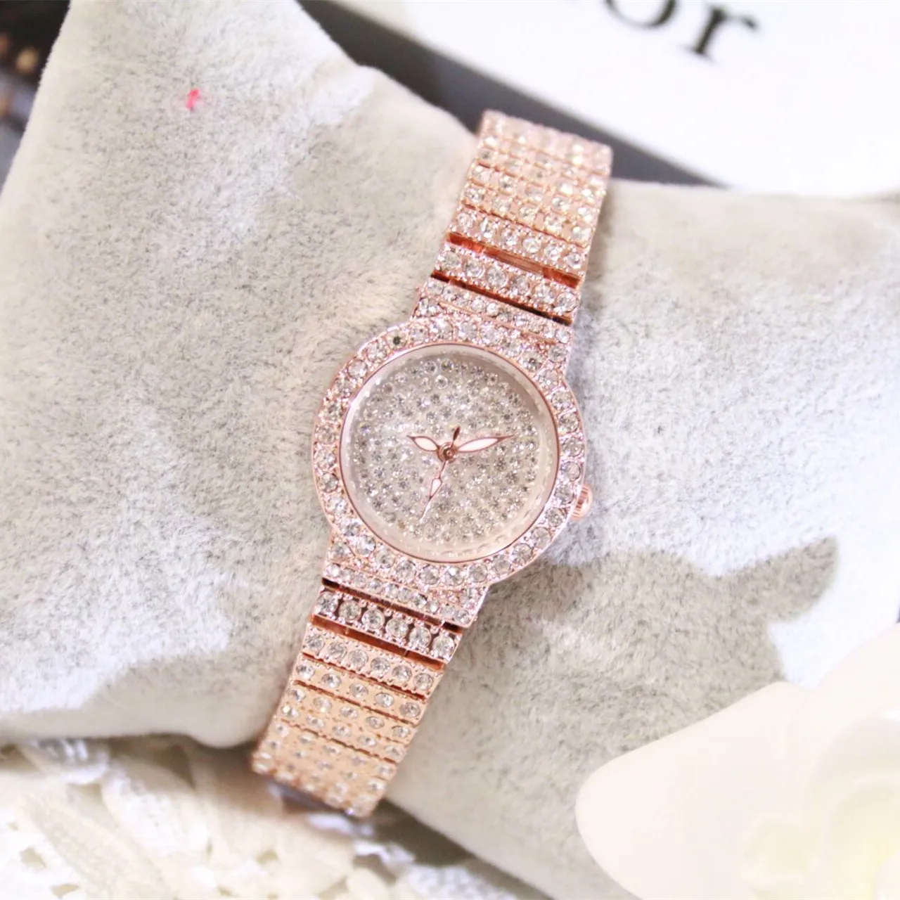 

New 2018 Luxury Women Dress Bracelet Watch Fashion Ladies Rhinestone Watch Diamond Jewelry Quartz Wristwatches Reloj De Pulsera