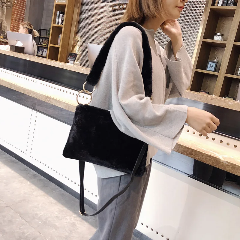 

Retro Chain Plush Crossbody Bag 2018 Fashion Portable Diagonal Messenger Bag Warm Plush Female Shoulder Bag Bolsas Feminina S971