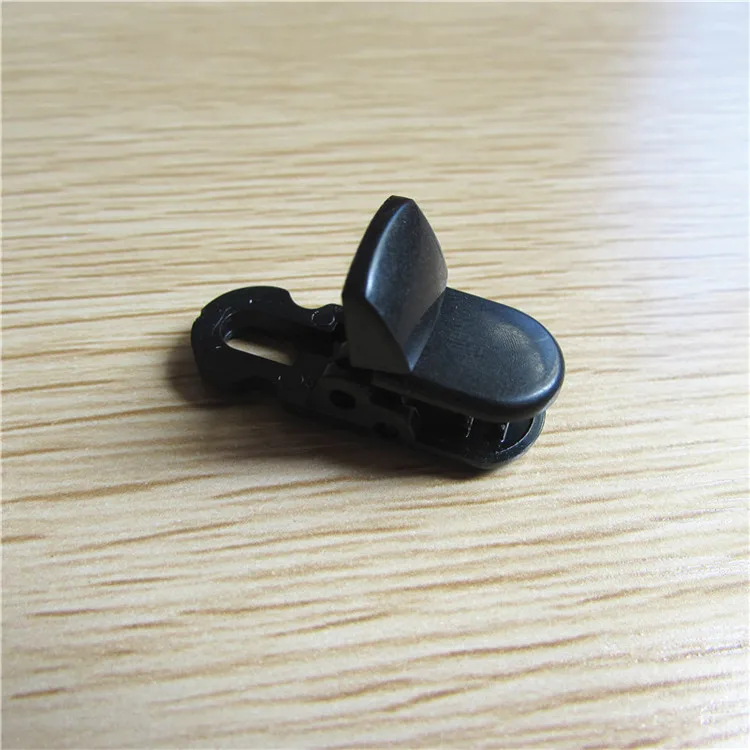 Suspender clip plastic