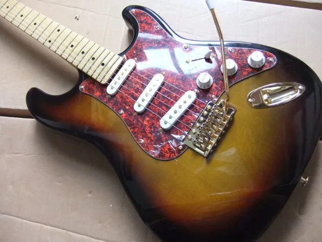 Wholesale New Fdr STR Model Electric Guitar 3 Pickups With Gold Hardware 100901