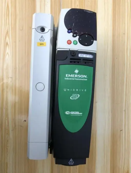 SP2403 методы управления Unidrive 11kW AC Servodriver с рабочей панелью используемой в хорошем