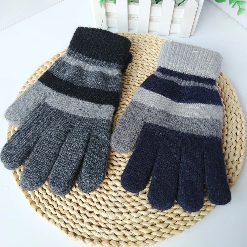 Free shipping 4 Pairs Spring ,Autumn,Winter season's cold preventing gloves suitable  for students and worker protecting gloves